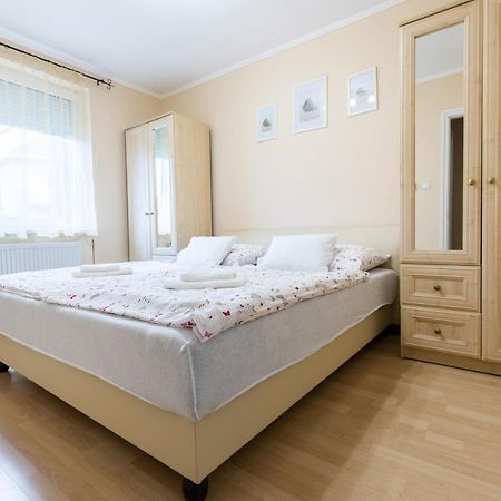 Márta Apartman Hajdúszoboszló Esterno foto