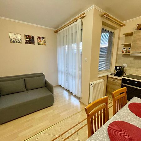 Márta Apartman Hajdúszoboszló Esterno foto