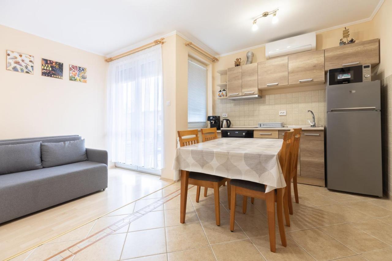 Márta Apartman Hajdúszoboszló Esterno foto