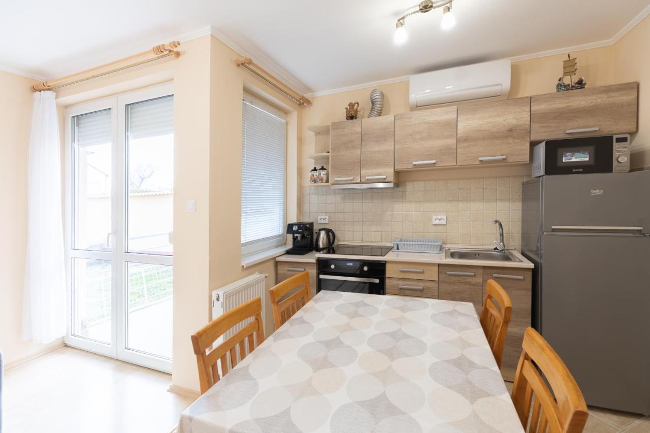 Márta Apartman Hajdúszoboszló Esterno foto