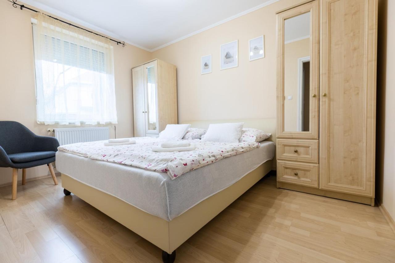 Márta Apartman Hajdúszoboszló Esterno foto