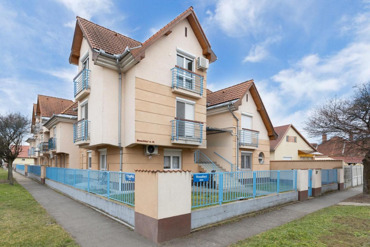 Márta Apartman Hajdúszoboszló Esterno foto