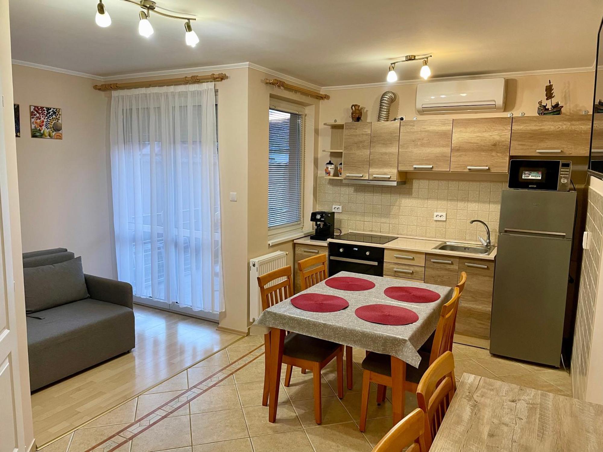 Márta Apartman Hajdúszoboszló Esterno foto