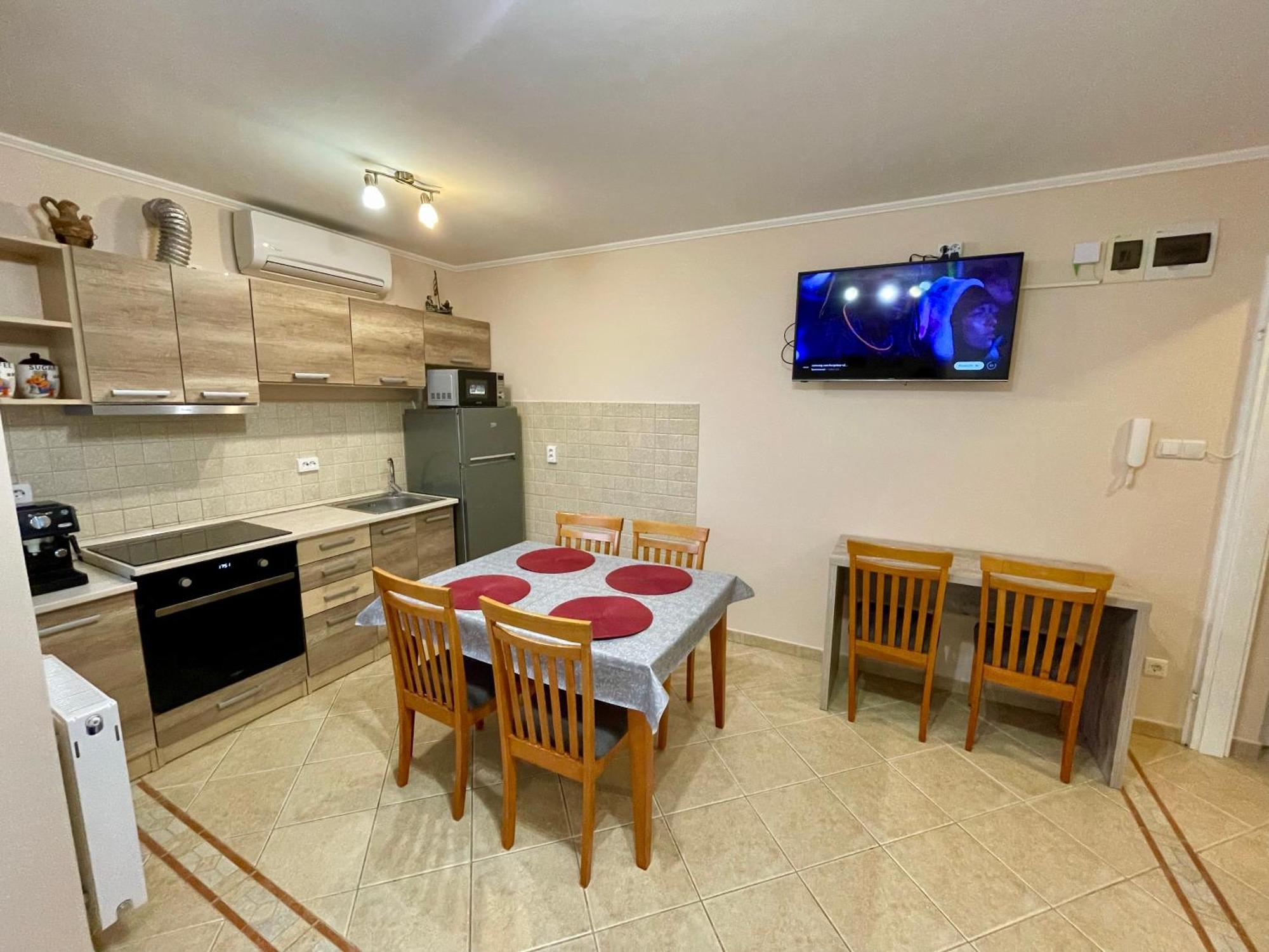 Márta Apartman Hajdúszoboszló Esterno foto